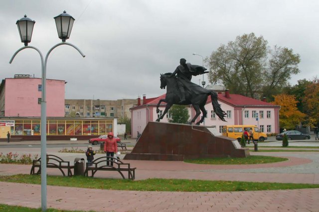 Памятник Всеславу Чародею